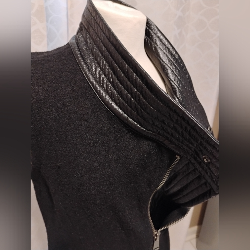 Small Wool Vest Jacket - Picture 5 of 8